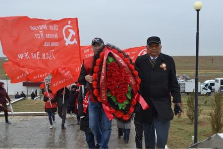 Коммунисты Калмыкии почтили память воинов 28-й Армии