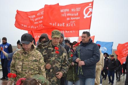 Коммунисты Калмыкии почтили память воинов 28-й Армии
