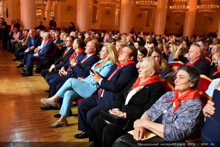 Г.А. Зюганов: "Самые яркие страницы в жизни страны Советов связаны с пионерией и комсомолом". В Москве прошел праздничный вечер-концерт, посвященный 100-летию Пионерии