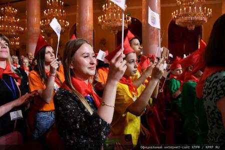 Г.А. Зюганов: "Самые яркие страницы в жизни страны Советов связаны с пионерией и комсомолом". В Москве прошел праздничный вечер-концерт, посвященный 100-летию Пионерии
