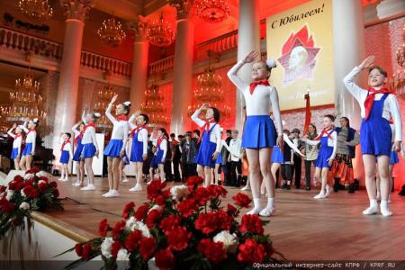 Г.А. Зюганов: "Самые яркие страницы в жизни страны Советов связаны с пионерией и комсомолом". В Москве прошел праздничный вечер-концерт, посвященный 100-летию Пионерии