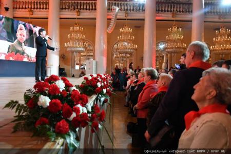 Г.А. Зюганов: "Самые яркие страницы в жизни страны Советов связаны с пионерией и комсомолом". В Москве прошел праздничный вечер-концерт, посвященный 100-летию Пионерии