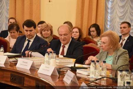 КПРФ в Госдуме провела круглый стол, посвященный решению проблем пчеловодства