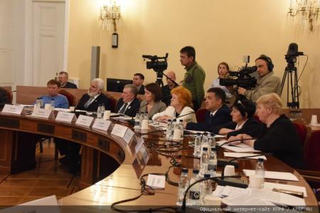 КПРФ в Госдуме провела круглый стол, посвященный решению проблем пчеловодства