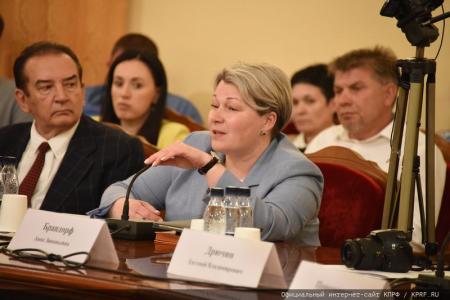 КПРФ в Госдуме провела круглый стол, посвященный решению проблем пчеловодства