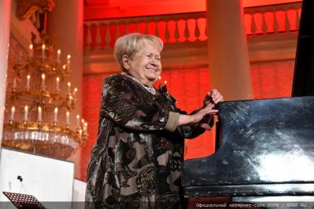 Г.А. Зюганов: "Самые яркие страницы в жизни страны Советов связаны с пионерией и комсомолом". В Москве прошел праздничный вечер-концерт, посвященный 100-летию Пионерии