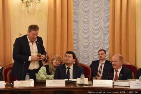 КПРФ в Госдуме провела круглый стол, посвященный решению проблем пчеловодства