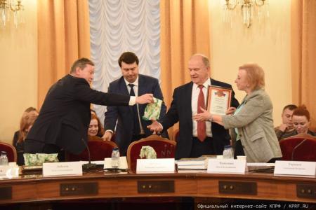 КПРФ в Госдуме провела круглый стол, посвященный решению проблем пчеловодства