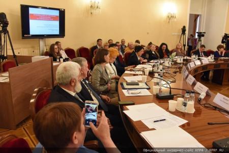 КПРФ в Госдуме провела круглый стол, посвященный решению проблем пчеловодства