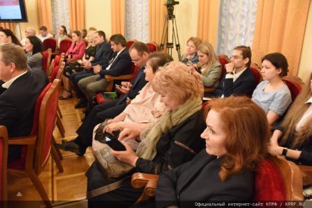КПРФ в Госдуме провела круглый стол, посвященный решению проблем пчеловодства