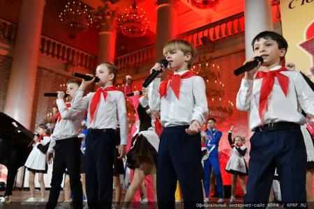 Г.А. Зюганов: "Самые яркие страницы в жизни страны Советов связаны с пионерией и комсомолом". В Москве прошел праздничный вечер-концерт, посвященный 100-летию Пионерии