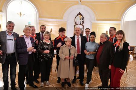 Г.А. Зюганов: "Самые яркие страницы в жизни страны Советов связаны с пионерией и комсомолом". В Москве прошел праздничный вечер-концерт, посвященный 100-летию Пионерии