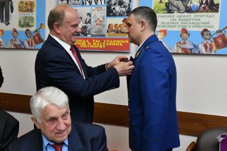 «Служим Советскому Закону!». Накануне столетия советской прокуратуры Г.А. Зюганов наградил ветеранов правоохранительных органов