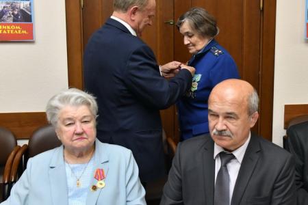 «Служим Советскому Закону!». Накануне столетия советской прокуратуры Г.А. Зюганов наградил ветеранов правоохранительных органов