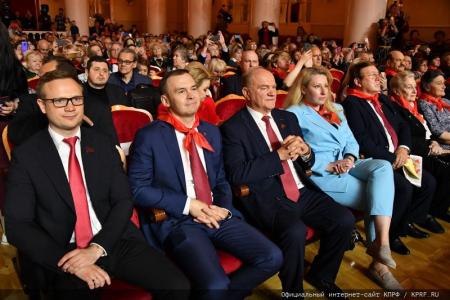 Г.А. Зюганов: "Самые яркие страницы в жизни страны Советов связаны с пионерией и комсомолом". В Москве прошел праздничный вечер-концерт, посвященный 100-летию Пионерии