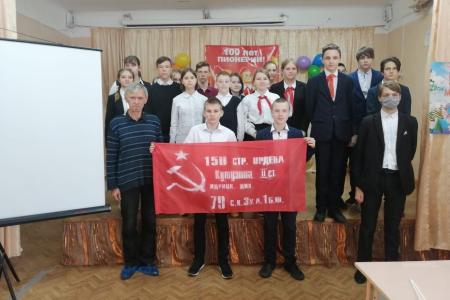 Тульские коммунисты, комсомольцы и пионеры провели акцию «Знамя нашей Победы» в г.Узловая