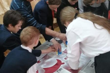 Тульские коммунисты, комсомольцы и пионеры провели акцию «Знамя нашей Победы» в г.Узловая