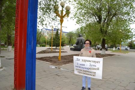 Коммунисты Калмыкии организовали пикеты на улицах Элисты