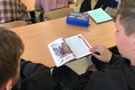 Курганские коммунисты проводят открытые уроки в школах, посвященные 100-летию Пионерии