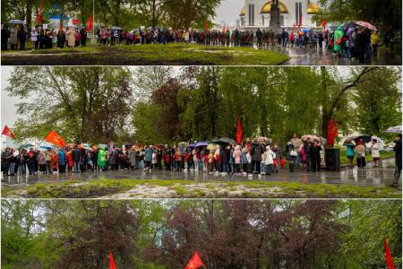 Екатеринбург. В торжественной линейке приняли участие больше полутысячи пионеров