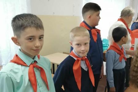 Амурская область. Ещё восемь ребят пополнили пионерскую дружину Константиновского района