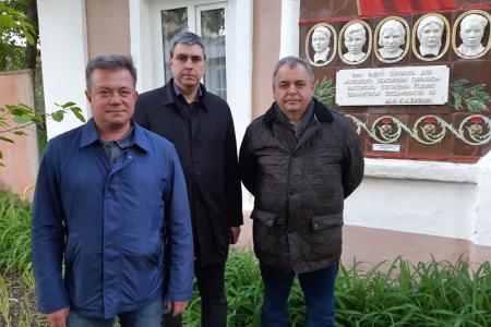 Люди ждут общей Победы: Ренат Сулейманов и Андрей Жирнов рассказали о первых днях визита в ЛНР