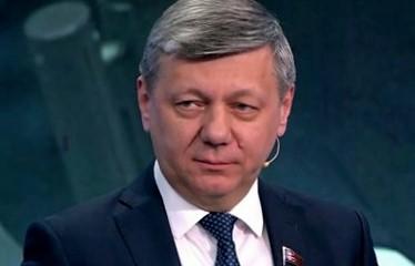 Дмитрий Новиков на Первом канале поздравил всех с Днём Победы и рассказал, что благодаря левым у России много друзей