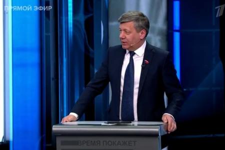 Дмитрий Новиков на Первом канале поздравил всех с Днём Победы и рассказал, что благодаря левым у России много друзей