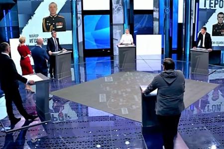 Дмитрий Новиков на Первом канале поздравил всех с Днём Победы и рассказал, что благодаря левым у России много друзей