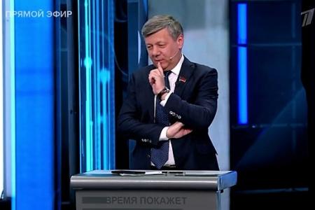 Дмитрий Новиков на Первом канале поздравил всех с Днём Победы и рассказал, что благодаря левым у России много друзей