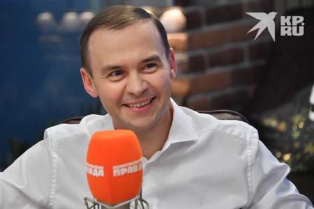 Юрий Афонин в программе «Партийная среда» на радио «Комсомольская правда»: о помощи борющемуся Донбассу, социальной справедливости и 100-летии пионерской организации