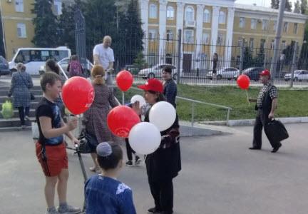 Саратовские коммунисты и комсомольцы отметили День защиты детей
