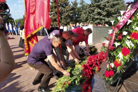 Саратовские коммунисты отметили День памяти и скорби