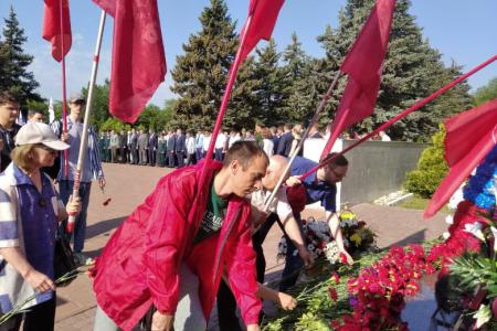 Саратовские коммунисты отметили День памяти и скорби