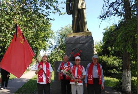 Саратовские коммунисты отметили День памяти и скорби
