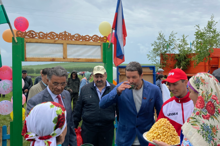 Башкирия. Александр Ющенко и Юнир Кутлугужин поздравили кугарчинцов с Сабантуем