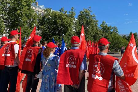 Нижегородская область. Дзержинские коммунисты приняли участие во встрече участников автопробега, посвященного «Строителям безмолвных рубежей»