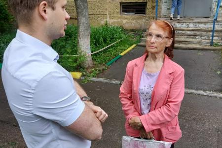 Владимир Исаков провёл встречу с собственниками МКД в г.Тула, в ходе которой решился вопрос с капремонтом крыши проблемного дома