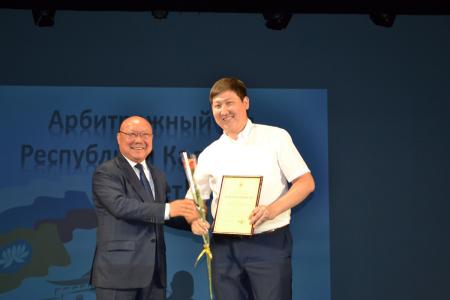 Первый секретарь Калмыцкого рескома партии Николай Нуров поздравил коллектив Арбитражного суда республики с 30-летием