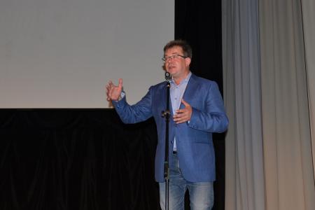 «Красное Знамя над непокоренным Донбассом»: В Новосибирске прошла премьера фильма о событиях в ЛДНР