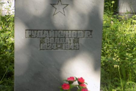 Комсомольцы позаботились о могилах красноармейцев, освобождавших Воронеж