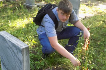 Комсомольцы позаботились о могилах красноармейцев, освобождавших Воронеж