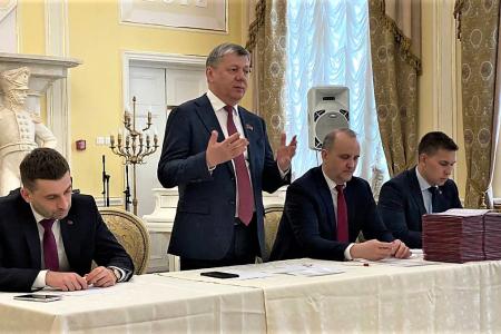 Д.Г. Новиков вручил дипломы выпускникам Центра политической учебы, составившим 45-й поток слушателей