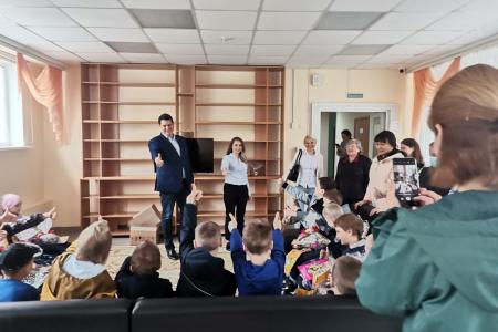 Тульские коммунисты поздравили детей с праздником
