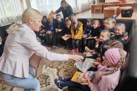 Тульские коммунисты поздравили детей с праздником