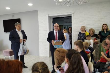 Сергей Гаврилов в День защиты детей посетил белгородскую библиотеку для слепых