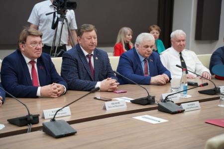 Под руководством В.И. Кашина состоялась рабочая встреча депутатов КПРФ с Председателем Парламента и Председателем Правительства Северной Осетии. Фоторепортаж