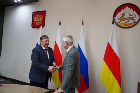 Под руководством В.И. Кашина состоялась рабочая встреча депутатов КПРФ с Председателем Парламента и Председателем Правительства Северной Осетии. Фоторепортаж