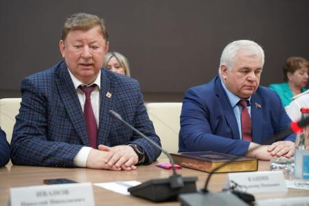 Под руководством В.И. Кашина состоялась рабочая встреча депутатов КПРФ с Председателем Парламента и Председателем Правительства Северной Осетии. Фоторепортаж