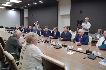 Под руководством В.И. Кашина состоялась рабочая встреча депутатов КПРФ с Председателем Парламента и Председателем Правительства Северной Осетии. Фоторепортаж